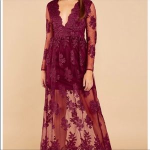 Red Dres Boutiqe Burgundy Lace Maxi Dress (Lg)